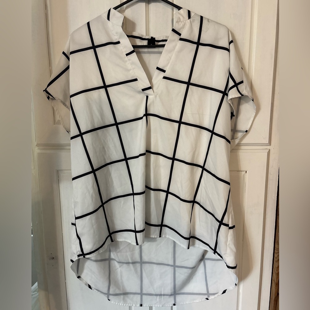 Short sleeve, black and white shirt